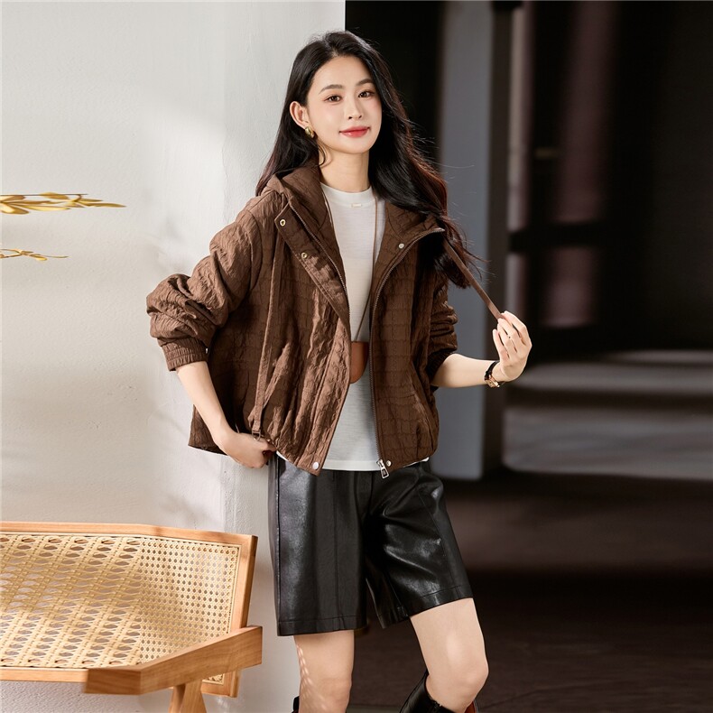 2025冬装新款特殊工艺连帽短款夹棉外套，女装棉衣/棉服，梦芯尔