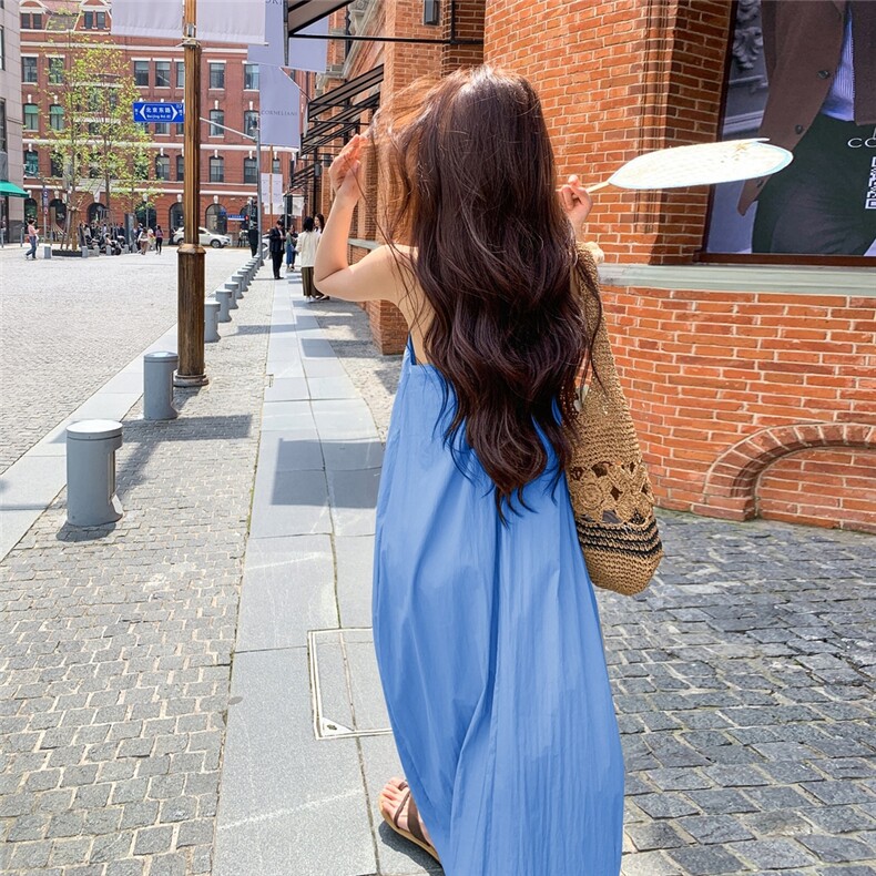 蓝色吊带连衣裙女2025夏季新款高级感气质小个子减龄宽松度假风裙，女装连衣裙，千寻