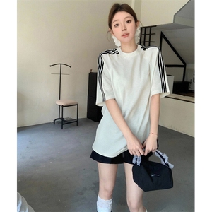 抖音得物品质二开240克宽松纯棉美式潮牌印花三条杠中性风短袖T恤图片