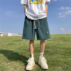 深绿色