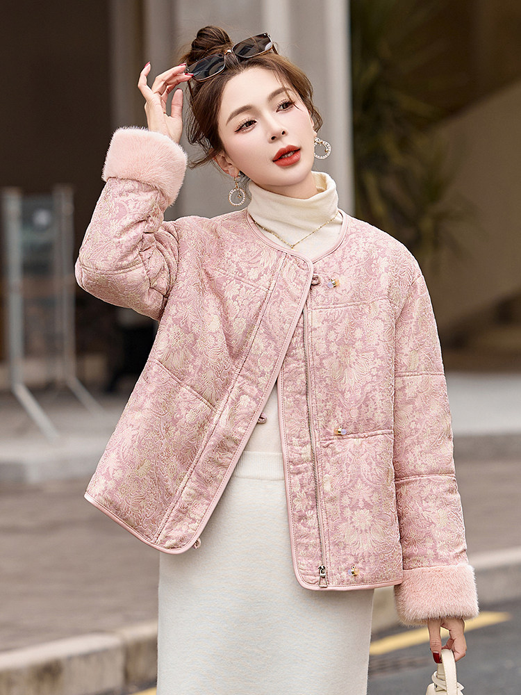 新中式国风羽绒服女2024冬季新款小个子今年流行漂亮短款粉色外套,女装羽绒服,伊仟回