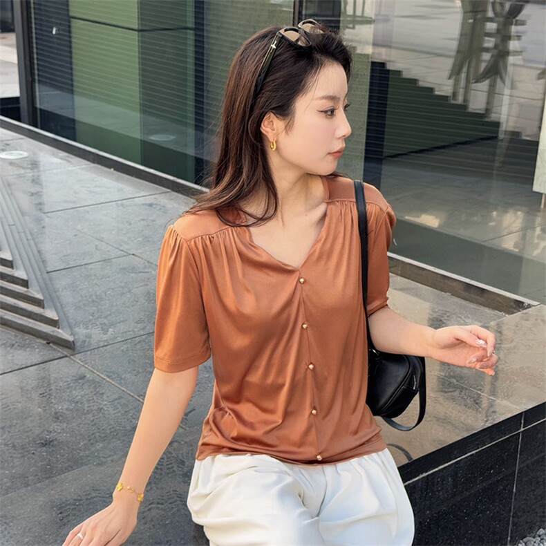 2025年秋季不连帽短袖修身型日常纯色V领短袖,女装T恤,新胜羊绒
