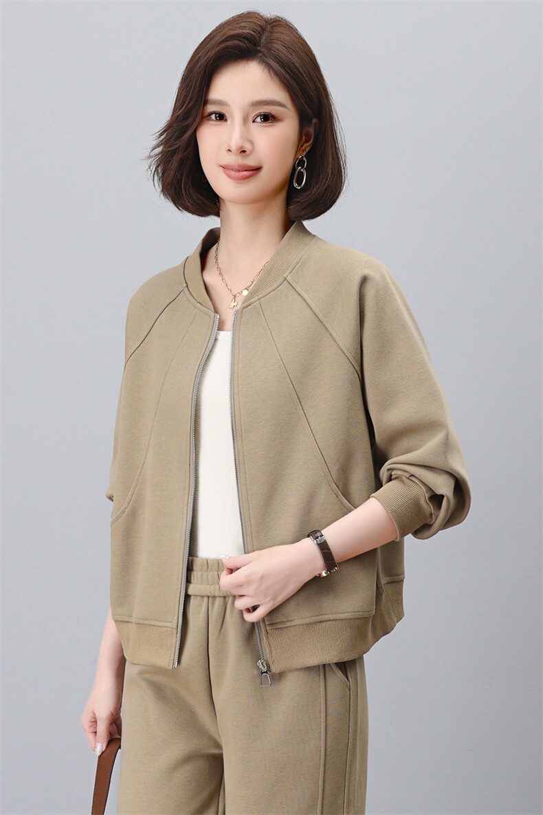 运动女春秋2025新款安格拉红中年妈妈洋气超火运动,女装短外套,涵誉