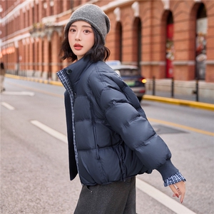 2025年冬季新款时尚格纹拼接立领羽绒服女图片