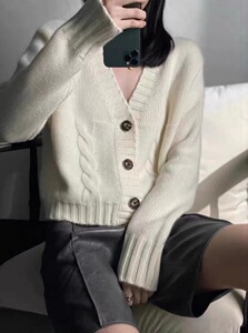 韩系v领针织开衫女秋冬新款流行短款毛衣外套慵懒外搭图片