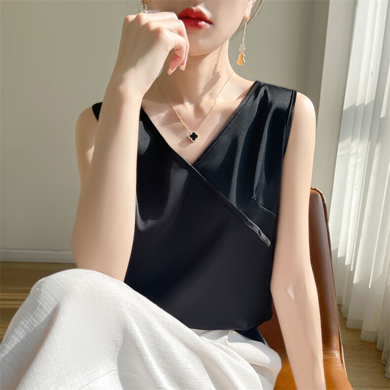 新款缎面吊带背心女纯色打底V领气质百搭无袖宽松配西装上衣夏季，女装背心吊带，羊特美羊绒