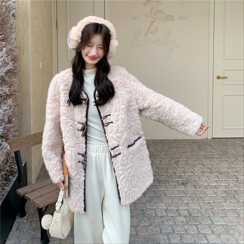 小香风毛绒外套女冬季圆领牛角扣中长款显瘦保暖气质外套,女装短外套,2C262