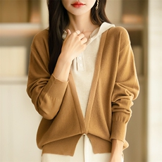 2025秋冬新款假两件拼色连帽针织衫女带帽毛衣宽松舒适外套上衣，女装针织衫/毛衣，佳绒包芯纱店