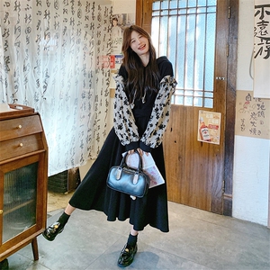 【现货】2025秋装 撞色拼接连帽黑色连衣裙 2C056-6817-P145控208图片