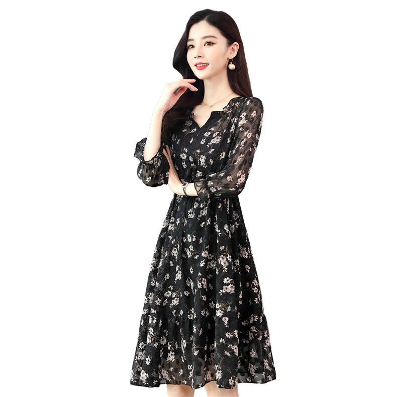 2025年春夏时尚气质简约百搭V领七分袖印花连衣裙,女装连衣裙,雅之冉羊绒