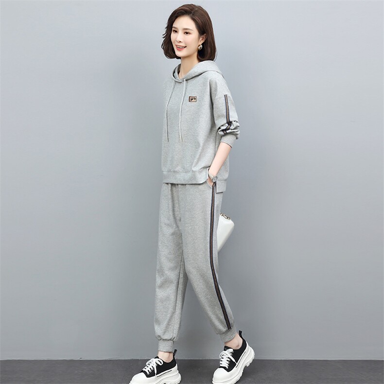 年轻妈妈休闲运动套装女2025春秋新款中年大码洋气减龄卫衣两件套,女装套装/套裙,忆绮罗