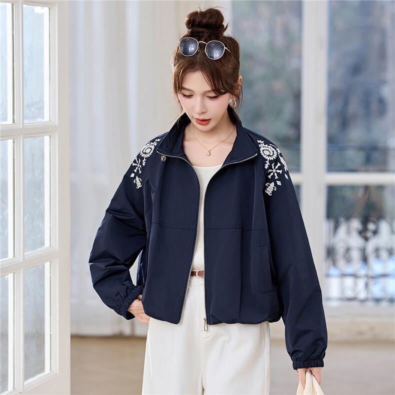 2026年春季小众设计法式时尚百搭立领刺绣花苞抽绳下摆短外套,女装短外套,深水步