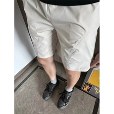 米白色
