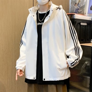 冲锋衣外套男连帽黑色潮牌宽松休闲百搭春秋新款三杠运动夹克J256图片