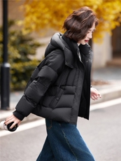 安可拉红休闲连帽短款羽绒服女2025冬季新款保暖面包服小个子外套，女装羽绒服，靓衣阁