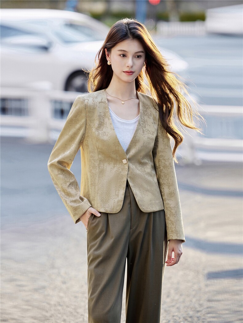 时尚气质小香风外套女春秋2025新款小个子修身显瘦减龄V领短上衣,女装短外套,婵米儿