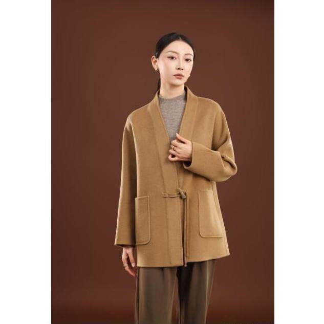 秋冬季纯山羊绒保暖牛角扣带兜简约高级感中款羊绒大衣，女装羊绒大衣，卓冠羊绒
