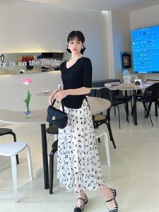 夏装新款冰丝上衣＋蝴蝶花纱裙套装图片