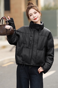 现货BAO款免洗pu皮羽绒服女短款2024新款冬季加厚立领面包羽绒服图片