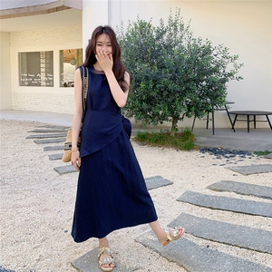 法式超火藏青色无袖背心连衣裙女夏2025新款气质温柔风高级感长裙图片