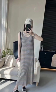夏季新款V领潮牌港味复古修身显瘦女士条纹连衣裙，女装连衣裙，琳华羊绒