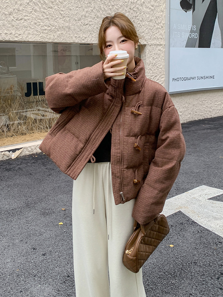 咖色格纹高级感羽绒服女冬复古保暖加厚白鸭绒外套6097P255K368,女装羽绒服,维壹