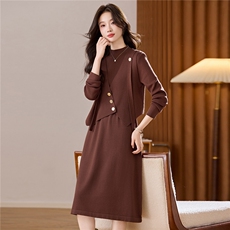 2025法式洋气毛衣马甲外套+针织长袖打底裙套装秋季温柔气质显瘦，女装羊毛衫，艾米