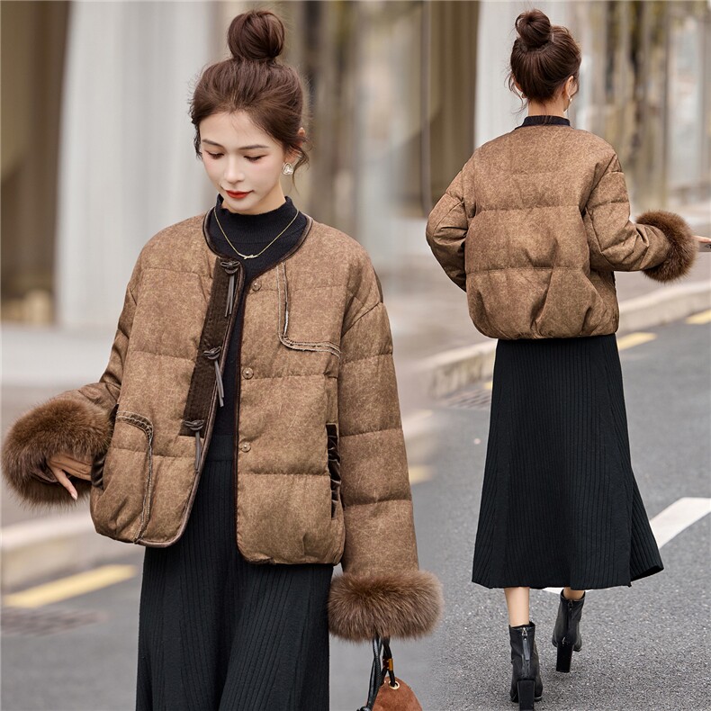 现货，现货2025年冬季新中式真狐狸毛羽绒短款,女装羽绒服,艾仟回(原伊仟回)