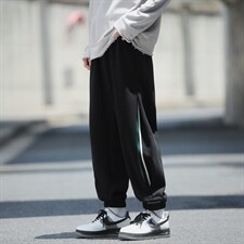 黑色