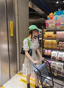 竖条纹褶皱半裙 胯大腿粗的福音 遮肉 时尚辣妹风图片