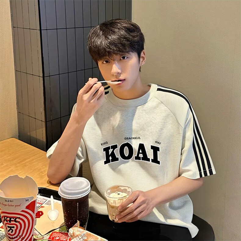 抖音得物品质二开240克宽松纯棉美式潮牌印花三条杠中性风短袖T恤，男装T恤，电商A486-1