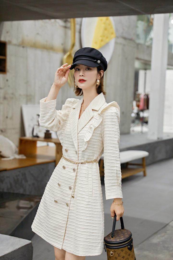 【现货】木耳边设计风衣连衣裙，女装风衣，新依佳人