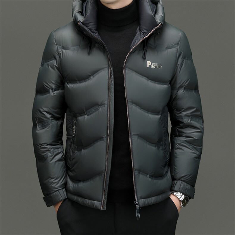 冬雪中白鸭绒连帽轻薄御寒高端潮服羽绒服防寒短款休闲时尚外套图片