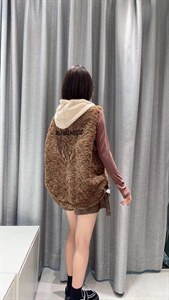 拼接款刺绣皮毛一体马甲 百搭单品,女装马甲,姚姚家