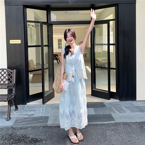 刺绣蓝色无袖衬衫半身裙套装女夏2025新款法式小资两件套温柔风图片