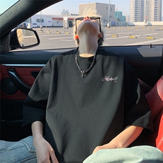黑色