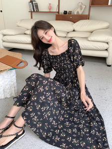 黑色茶歇法式碎花连衣裙女2025年夏季新款高级感收腰显瘦开叉长裙