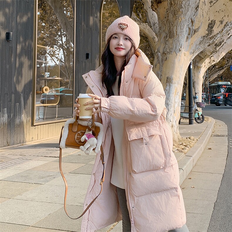韩系巨好看粉色长款连帽羽绒服女冬季2025新款设计白鸭绒减龄外套,女装羽绒服,莘蕾