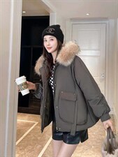 2021的大毛领羽绒服，女装羽绒服，炫女孩