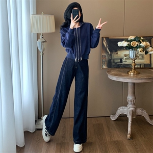 时尚女秋蓝色短款外套+高腰阔腿牛仔裤套装 显瘦百搭气质穿搭图片