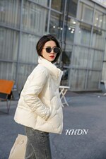 冬季新款大方时尚的一款羽绒服，女装羽绒服，红火丹妮