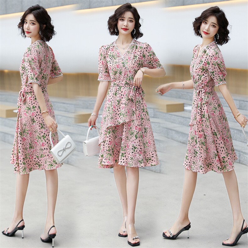 炸街亲子装洋气2025网红夏季韩版时尚沙滩裙母女装夏款碎花连衣裙，女装连衣裙，铭街依杨