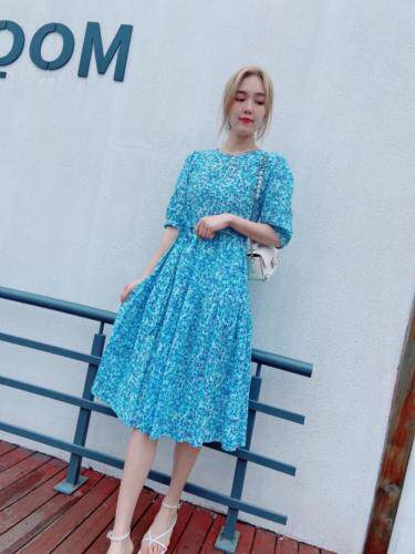 夏季新款碎花连衣裙，女装连衣裙，依岸