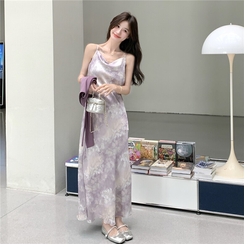 绝美气质感穿搭碎花吊带连衣裙配针织开衫女春秋超火好看长裙套装,女装连衣裙,维壹