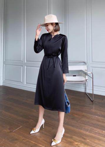 【现货】秋季新款-小V连衣裙，女装连衣裙，陆氏青云