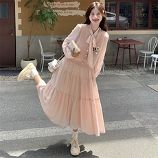 现货2D078-T1885-P175K248粉色系带大裙摆连衣裙+针织马甲两件套，女装套装/套裙，2D078