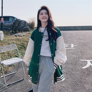 主推现货休闲拼色棒球服时尚印花短外套图片
