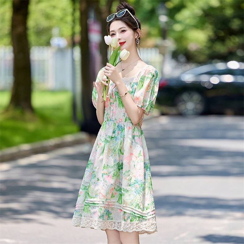 蕾丝边方领泡泡袖碎花连衣裙女夏季新款油画花色甜美长裙高腰裙子,女装连衣裙,星期衣