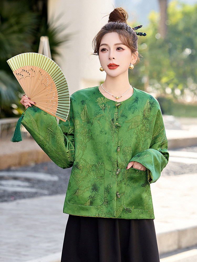 高级感绿色新中式国风提花短外套女2025春秋新款显瘦圆领休闲上衣,女装短外套,艾仟回(原伊仟回)