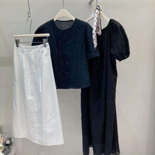 黑色系一组质感的代表，女装，molly fits